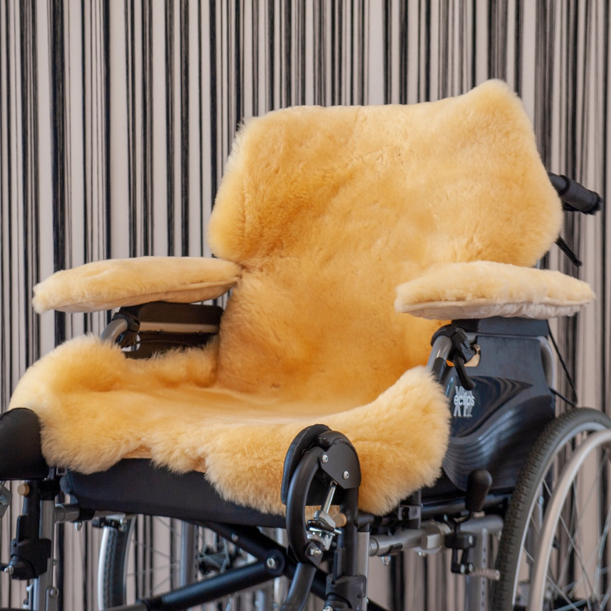 Texelse lamsvacht medisch rolstoel kussen en armsteun set ecologisch gelooid