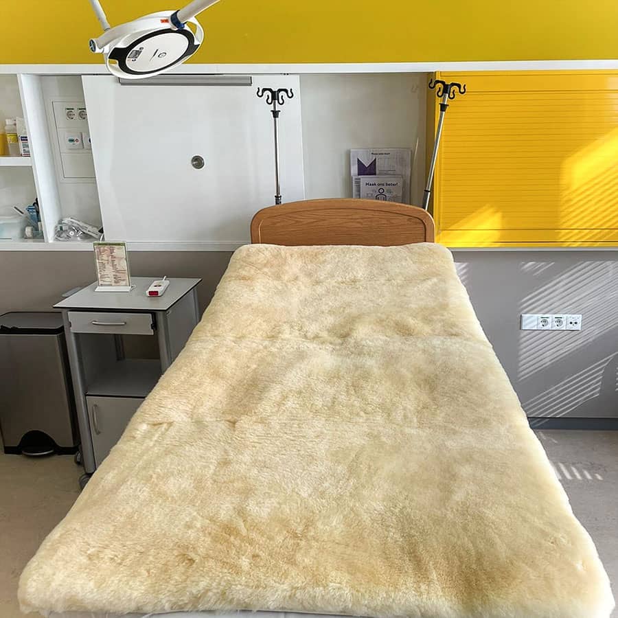 Schapenvacht onderdeken, medicinaal gelooid