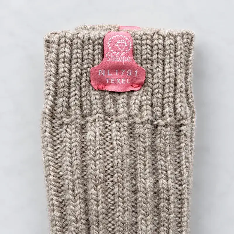 Beige sokken roze label skeepe texel