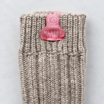 Beigefarbene Wollsocken – Mittellang – Rosa Etikett