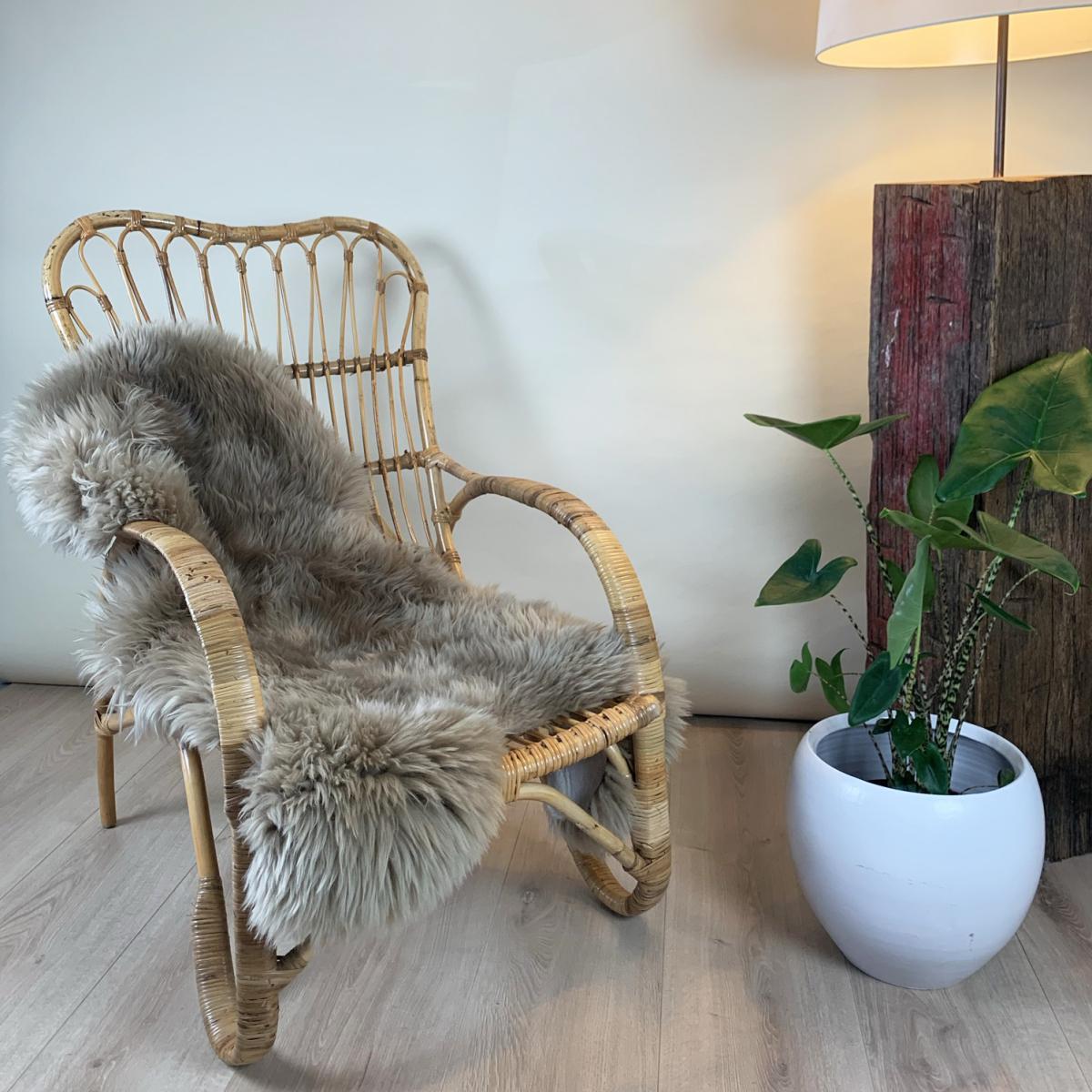 Texelse schapenvacht in de kleur Taupe