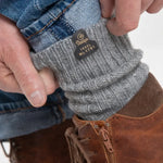 Hellgraue Wollsocken – Mittellang – Anthrazit-Label